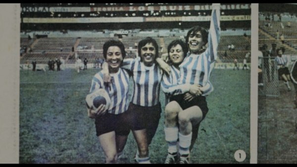 Πώς η επιτυχία του Πελέ «γέννησε» τη γυναικεία ομάδα ποδοσφαίρου της Αργεντινής – Κομπίνες, ατυχήματα, βαρβαρότητα