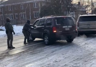 Μινεάπολις: Πράκτορας της ICE άνοιξε πυρ και σκότωσε γυναίκα που προσπάθησε να διαφύγει τον έλεγχο [βίντεο]