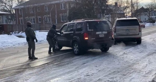 Μινεάπολη: Πράκτορας της ICE άνοιξε πυρ και σκότωσε γυναίκα – Get the f@ck out of here λέει ο δήμαρχος [βίντεο]