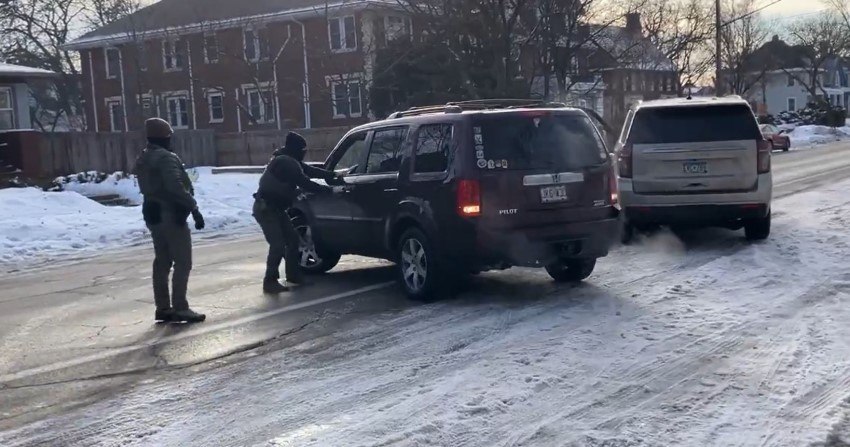 Μινεάπολις: Πράκτορας της ICE άνοιξε πυρ και σκότωσε γυναίκα – Get the f@ck out of here λέει ο δήμαρχος [βίντεο]