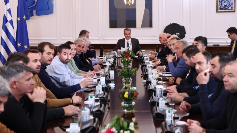 Κυριάκος κερνάει, «πρόθυμοι» πίνουν και του βιοπαλαιστή αγρότη τίποτα ουσιαστικά δεν δίνουν