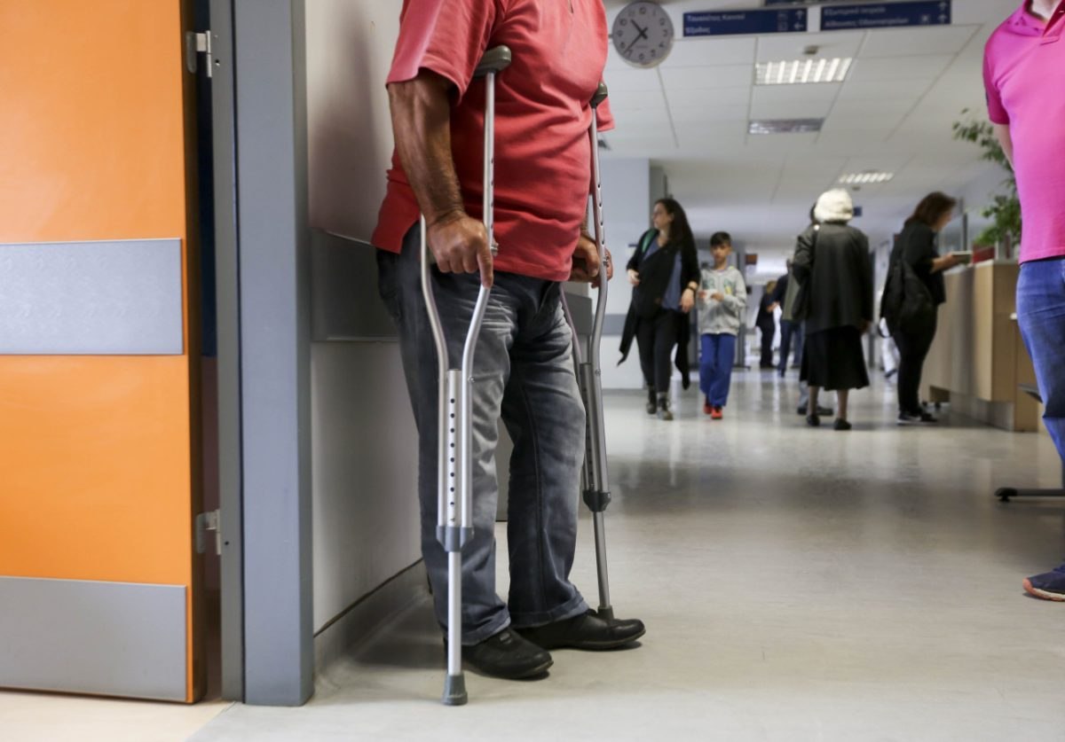 Η δημόσια υγεία νοσεί: «Το ΕΣΥ χρειάζεται επιπλέον χρηματοδότηση όσο δύο Belharra τον χρόνο για να συνέλθει»