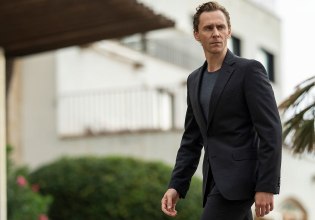 Θα μπορούσε ο Τομ Χίντλστον να γίνει ο επόμενος Τζέιμς Μποντ; – Η σειρά The Night Manager τον έβαλε ξανά στο «παιχνίδι»