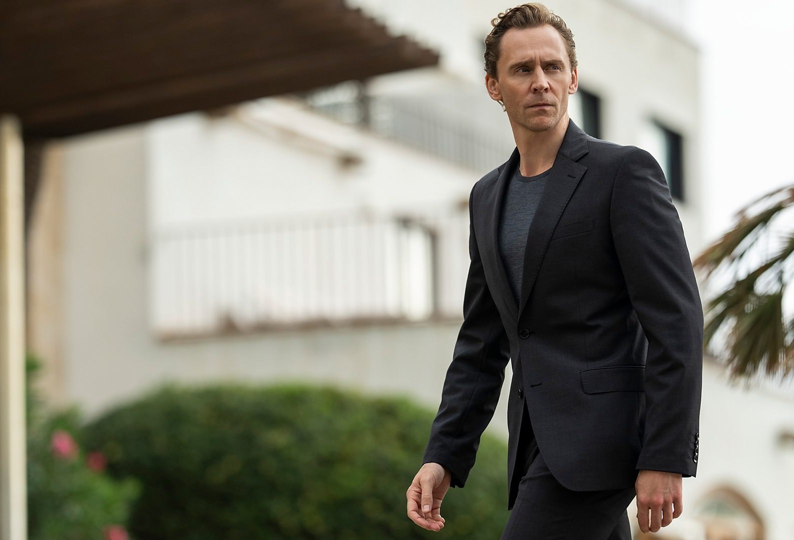 Θα μπορούσε ο Τομ Χίντλστον να γίνει ο επόμενος Τζέιμς Μποντ; – Η σειρά The Night Manager τον έβαλε ξανά στο «παιχνίδι»