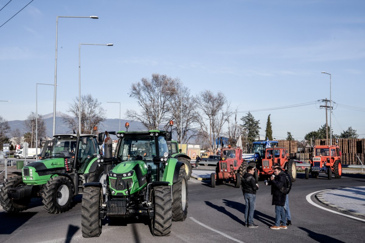 Αγρότες: Κλιμάκωση αποφάσισε το Μπλόκο Νίκαιας – Πρόταση για κάθοδο στο Σύνταγμα και αποκλεισμό εθνικών οδών