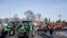 Αγρότες: Κλιμάκωση αποφάσισε το Μπλόκο Νίκαιας – Πρόταση για κάθοδο στο Σύνταγμα και αποκλεισμό εθνικών οδών