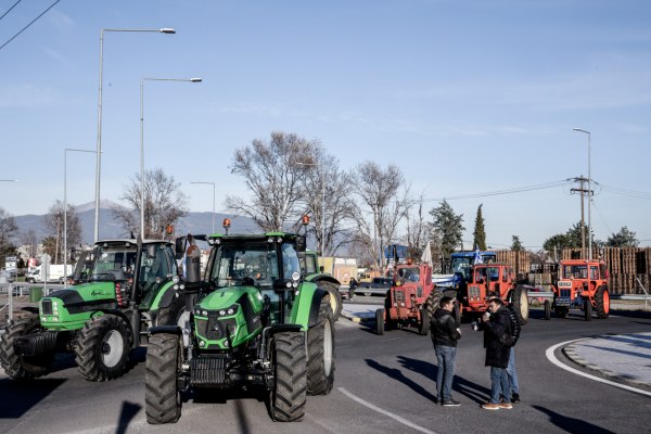 Κλιμάκωση αποφάσισε το Μπλόκο Νίκαιας – Πρόταση για κάθοδο στο Σύνταγμα και αποκλεισμό εθνικών οδών