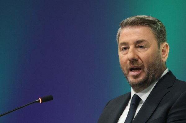 ΠΑΣΟΚ: Ο Ανδρουλάκης «ανοίγεται» στα αριστερά του, ο Δούκας «δεν κάνει πίσω» και ο Γερουλάνος (ξανά) μιλά για τη «βελόνα»