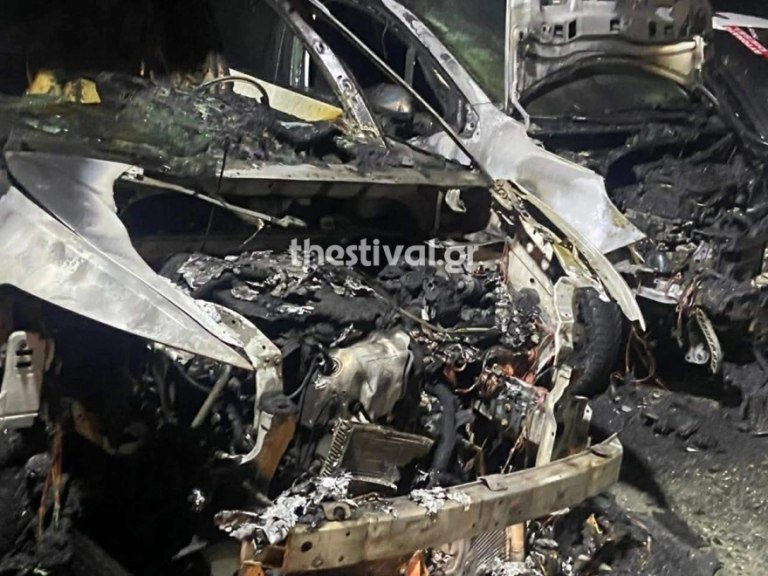 Θεσσαλονίκη: Φωτιά σε μάντρα αυτοκινήτων τα ξημερώματα – Εκτεταμένες υλικές ζημιές