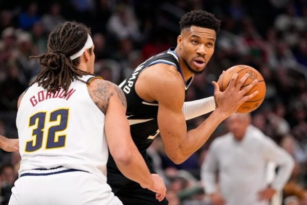 Πλήγμα στους Μπακς με τον Αντετοκούνμπο – Τραυματίστηκε και μένει εκτός για πάνω από έναν μήνα (pic)