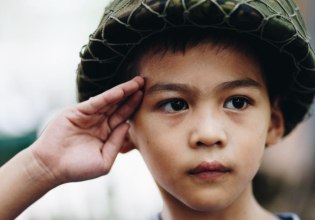 Οι ψηφιακοί στρατιώτες εφορμούν – Η νέα απειλή στρατιωτικοποίησης των παιδιών