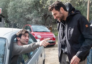 Η πρώτη backstage φωτογραφία από τα γυρίσματα της νέας σειράς «Κάμπινγκ»