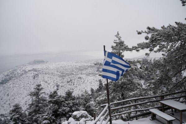 Καιρός: Ξεκίνησε η ψυχρή εισβολή – Χιονοπτώσεις κατά τόπους ακόμη και στα πεδινά