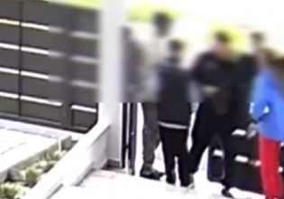 Πάτρα: Τρεις νεαροί αρπάζουν τα χρήματα από δύο παιδιά που έλεγαν τα κάλαντα – Βίντεο ντοκουμέντο