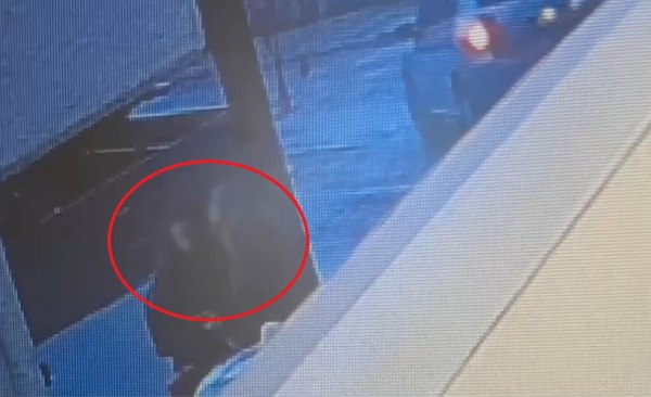 Πάτρα: Μυστήριο με την εξαφάνιση της 16χρονης Λόρας – Βίντεο ντοκουμέντο τη δείχνει να συνομιλεί με άγνωστο άνδρα