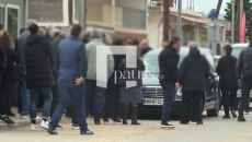 Κρήτη: Σπαρακτικές σκηνές στην κηδεία του 36χρονου που πέθανε σπίτι του όταν προκλήθηκε φωτιά από διαρροή υγραερίου