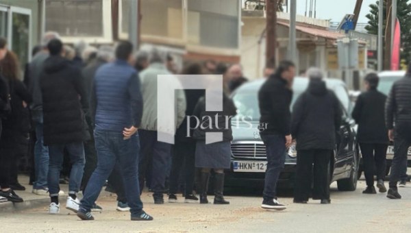 Κρήτη: Σπαρακτικές σκηνές στην κηδεία του 36χρονου που πέθανε σπίτι του όταν προκλήθηκε φωτιά από διαρροή υγραερίου