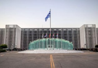 Το ΥΠΕΘΑ διαψεύδει δημοσιεύματα περί πώλησης του κτιρίου του Πολεμικού Ναυτικού στην πλατεία Κλαυθμώνος