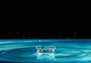 H2O Εμπιστευτικό: Το «μαγικό» συστατικό για glow-up, zen και αντιγήρανση