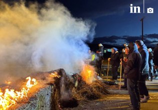 Έκρυθμη η κατάσταση στη Θήβα: Αγρότες έβαλαν φωτιές – Πιθανή παρέμβαση της ΕΛ.ΑΣ.