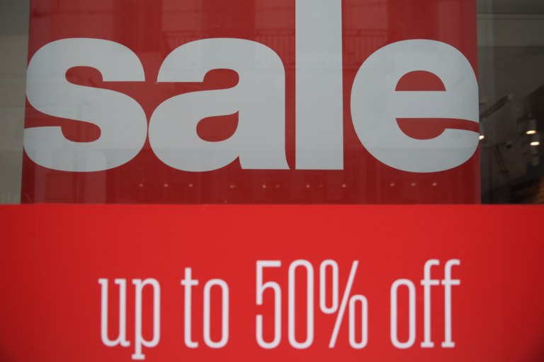 Χειμερινές εκπτώσεις: Ανοιχτά τα καταστήματα την Κυριακή 18 Ιανουαρίου