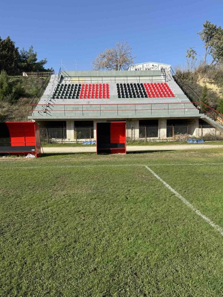 Οι εξέδρες μπαίνουν σε φόρμα με τα νέα καθίσματα στα γήπεδα της Κορίνθου