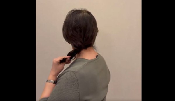 Τουρκία: Βίντεο αλληλεγγύης με πλεξούδα οδηγεί νοσηλεύτρια στα κρατητήρια