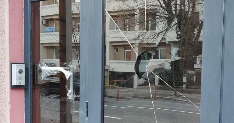 Βόρεια Μακεδονία: Επιτέθηκαν στην πρεσβεία της Βουλγαρίας στα Σκόπια – Εντονη αντίδραση της Σόφιας