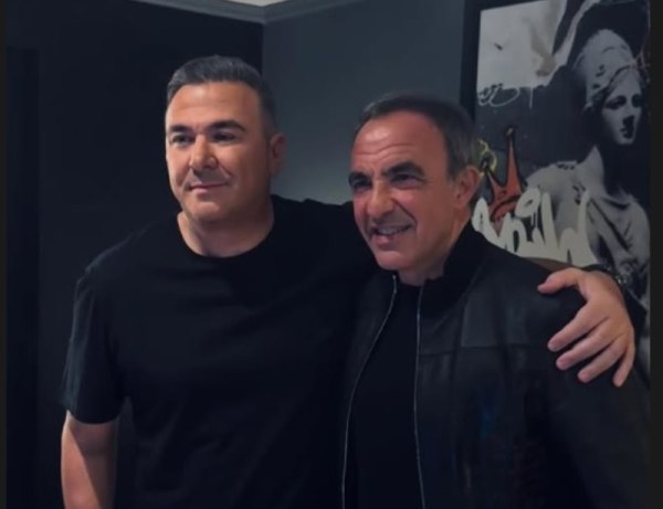 Το ζεϊμπέκικο, το ντουέτο και ο Φρανκ Σινάτρα: Ο Νίκος Αλιάγας και ο Αντώνης Ρέμος έκαναν μαζί Πρωτοχρονιά στη σκηνή