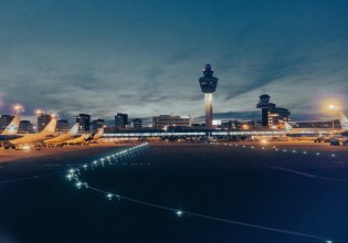 Ολλανδία: Δεκάδες ακυρώσεις πτήσεων στο αεροδρόμιο του Άμστερνταμ – Χιόνι και παγετός