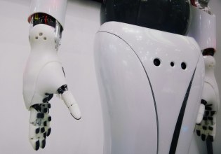Humanoid robots: Τα ανθρωποειδή ρομπότ είναι έτοιμα να κάνουν τις δουλειές του σπιτιού αλλά… κοστίζουν ακριβά