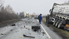 Τραγωδία στη Ρουμανία: Τι έσωσε τη ζωή των τριών τραυματιών – «Έκανε S στον δρόμο» λέει μάρτυρας του τροχαίου