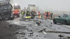 «Δεν έχω ξαναδεί κάτι τέτοιο» – Συγκλονίζει ο οδηγός της νταλίκας που «καρφώθηκε» το βαν – Την Πέμπτη η επιστροφή των 3 τραυματιών