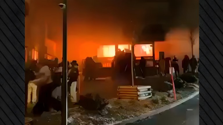 Η αιτία της τραγωδίας στο Κραν Μοντανά – Τι είναι τα ηχοαπορροφητικά πάνελ που λαμπάδιασαν στο μοιραίο μπαρ