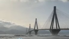 Θυελλώδεις άνεμοι 130 χλμ/ώρα «σφυροκοπούν» την Πάτρα – Bίντεο από τη γέφυρα στο Ρίο – Αντίριο