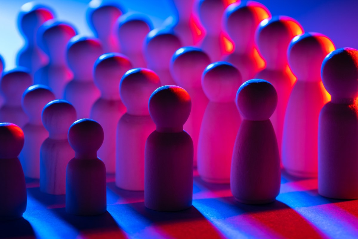 Τις πλειοψηφίες τις φτιάχνει και τις επιβάλλει η κοινωνία