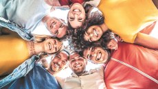 Gen Z και εργασία: Δεν είναι τεμπελιά, «μινιμαλισμός καριέρας» λέγεται – Τι είναι και γιατί έχει γίνει τάση