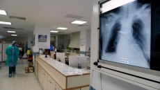 «Καλπάζει» η γρίπη, γεμίζουν με ασθενείς τα νοσοκομεία