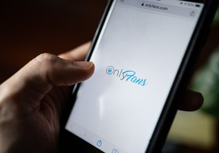 OnlyFans: Πόσο απειλούνται οι δημιουργοί του με «φόρο αμαρτίας»