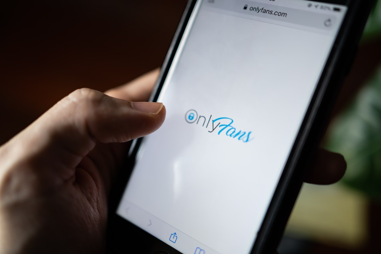 OnlyFans: Πόσο απειλούνται οι δημιουργοί του με «φόρο αμαρτίας»
