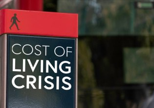 Η ακρίβεια ήρθε για να μείνει και το 2026 – Εξανεμίζονται οι ονομαστικές αυξήσεις στα εισοδήματα