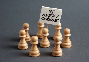 Αυτοδύναμη είναι σήμερα μόνο η ανάγκη πολιτικής αλλαγής