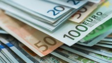 Γιατί η Ευρώπη ανακαλύπτει ξανά τις αρετές των μετρητών;