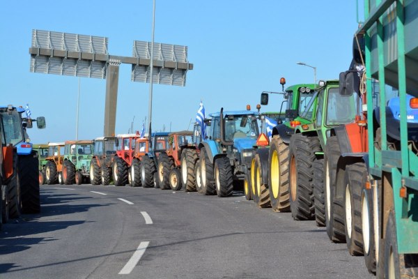 Προκλητικός ο Π. Μαρινάκης, απειλεί  τους αγρότες – Ξορκίζει τις συνελεύσεις, βλέπει κομματικά εγκάθετους στα μπλόκα