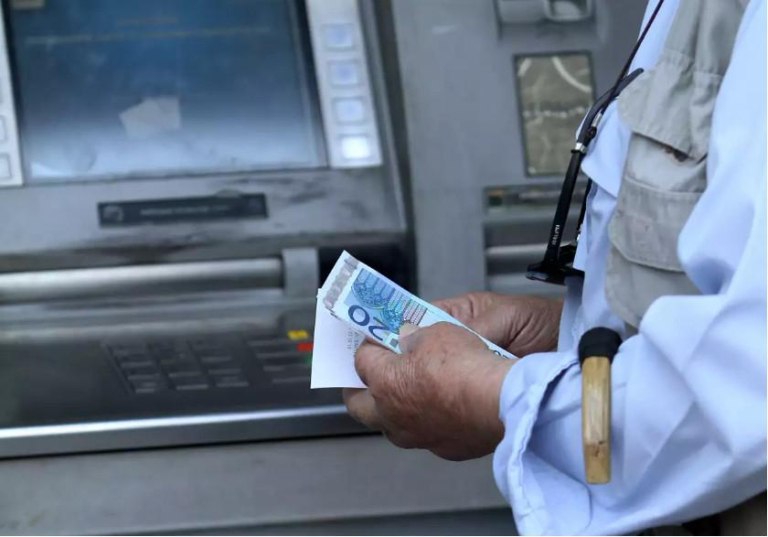 Sunday Shopping During Winter Sales