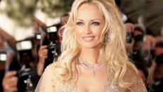 Αντριάνα Σκλεναρίκοβα: Ποζάρει με το νέο της a la garcon κούρεμα – Η μεγάλη αλλαγή στο look της