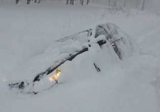 Προάστιο της Νέας Υόρκης «θάφτηκε» κάτω από ενάμιση μέτρο χιόνι