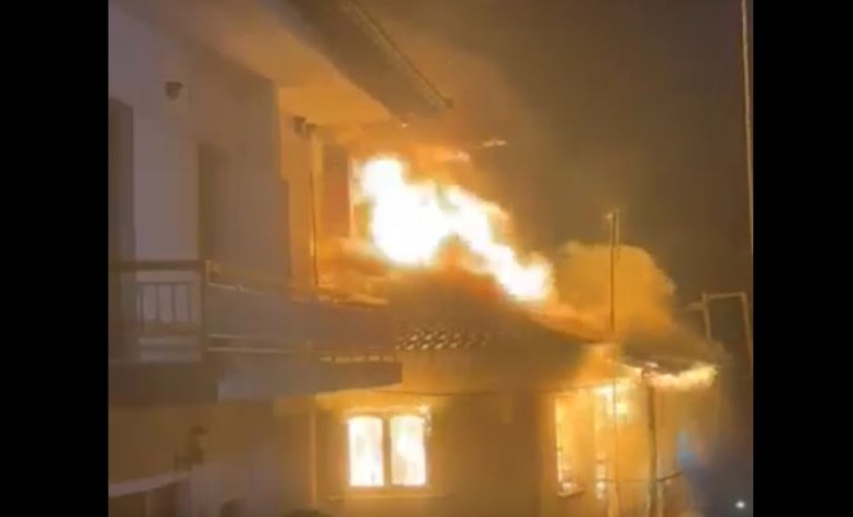 Θεσσαλονίκη: Φωτιά σε μονοκατοικία ηλικιωμένης στο Σοχό – Κάηκε ολοσχερώς