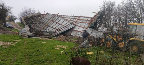 Ηλεία: Ανεμοστρόβιλος ισοπέδωσε κτηνοτροφική μονάδα – Αγνοούνται 60 πρόβατα