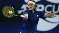 Ο Τσιτσιπάς πήρε το «θρίλερ» κόντρα στον Χάρις και η Ελλάδα έκανε το 1-0 κόντρα στη Μεγάλη Βρετανία (2-1 σετ)